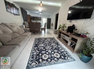 Casa · 196m² · 3 Quartos · Casa com Terreno de Esquina