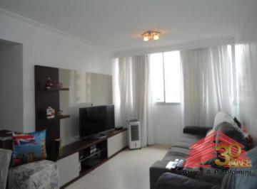 Foto 02 · Apartamento todo reformado, 70 m2 de área útil, 2 dormitórios com armários, sala ampla para 2 ambien