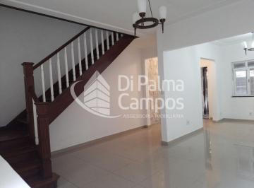 Casa · 155m² · 3 Quartos · 2 Vagas · Casa comercial reformada com 155 m² e 2 vagas em localização estratégica
