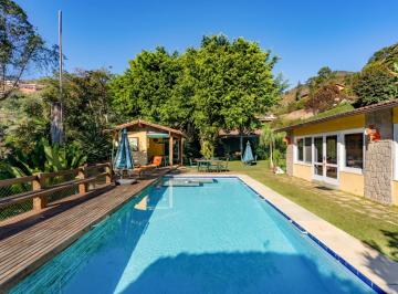 Casa · 220m² · 8 Quartos · 5 Vagas · Casa com 4 quartos em Nogueira, Petrópolis.