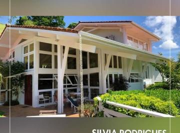 Casa , Petrópolis · Vende-se linda casa dentro de condomínio em Nogueira!