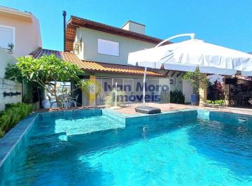 Casa · 4 Quartos · 3 Vagas · Casa com Piscina aquecida em Daniela - aluguel de temporada