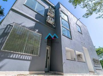 Foto 01 · Excelente Casa Triplex com 4 suítes, 436 m², toda reformada, à venda no Condomínio Ubá Independência