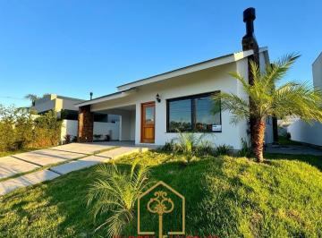 Casa · 195m² · 3 Quartos · 2 Vagas · Casa Alphaville Pelotas-RS