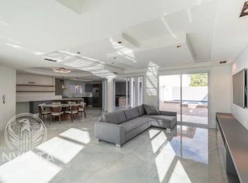 Casa · 400m² · 5 Quartos · 3 Vagas · Casa em Condomínio Haras Rio do Ouro em Balneário Camboriú