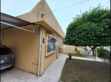 604367_i856z6_6043676678a12836421.jpg · Casa térrea com 3 dormitórios, sendo 1 suíte, com amplo pátio, ótimo estado de conservação no bairro