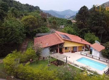 f30d097caf565620d998a83a2260da692d29ff80 · Ótima chácara a venda na cidade de Monte Alegre do Sul, com 28.000 m² de área total e 1.200 m² de ár