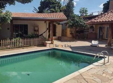b9bf08e43766f3cfd8a306a57eef8368b69dc956 · Belíssima chácara em Amparo, com vista panorâmica, com 1295m, 3 suítes, churrasqueira, piscina com q