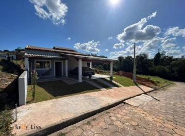 5a402db3c8d7afaf2ebacf344cf4752b916fef3a · Maravilhosa chácara em Monte Alegre do Sul, com 450 m² de área, 03 dormitórios, sala, cozinha, lavan