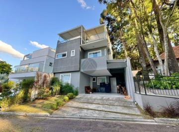 Casa · 215m² · 5 Quartos · 2 Vagas · Casa em condomínio no Centro de São José dos Pinhais-PR