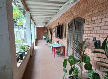 Foto · CASA COM QUINTAL GRANDE E PISCINA