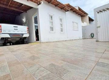 Casa · 260m² · 3 Quartos · 3 Vagas · Casa à Venda 3 quartos, sendo 1 suíte no Setor Itanhangá I em Caldas Novas / GO.