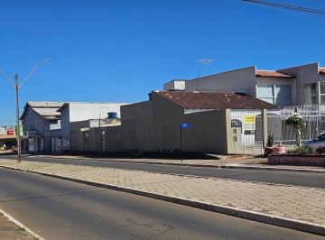 Casa de 4 quartos, Taguatinga · QNE 20 - CASA DE ESQUINA - LOTE 360M² - LOCALIZAÇÃO PRIVILEGIADA - USO MISTO