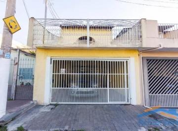 Casa · 190m² · 3 Quartos · 2 Vagas · Casa com 3 quartos sendo 1 Suíte e 2 Vagas de Garagem.