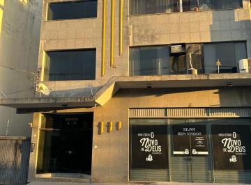 Comercial de 3 quartos, Macaé · Apto Centro com 03 quartos, cozinha, banheiro