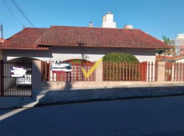 Casa · 243m² · 4 Quartos · 2 Vagas · Casa em Praia Comprida, São José/SC