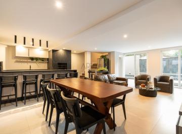 Casa · 580m² · 5 Quartos · 4 Vagas · Casa à venda em condomínio em Santa Felicidade -
