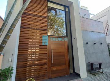 Foto 01 · Casa à venda, 3 dormitórios, 2 vagas, 178m², na Vila Nova Conceição, São Paulo.