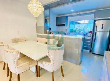 Casa · 129m² · 3 Quartos · 2 Vagas · Sobrado com 03 dormitórios Mobiliado em Bombinhas/SC