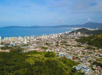 Terreno · 1400m² · CONDOMÍNIO CHÁCARA FLORA