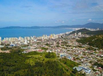 Terreno · 1400m² · CONDOMÍNIO CHÁCARA FLORA