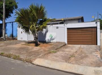Casa · Casa Excelente Localização Lote Esquina 3 Quartos Sendo 1 Suíte Área de Lazer com Piscina 2 Vagas de