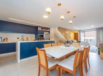 Casa · 240m² · 3 Quartos · 3 Vagas · Sobrado com piscina aquecida e terraço no Uberaba