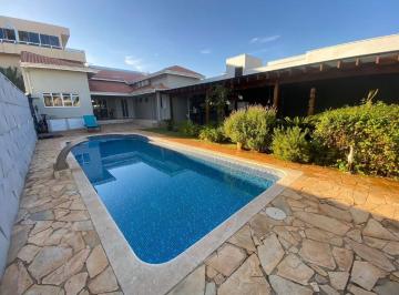 Casa · 360m² · 2 Quartos · 2 Vagas · Casa à Venda no Condomínio Portal das Pássaros com 134,43m² de área construída.