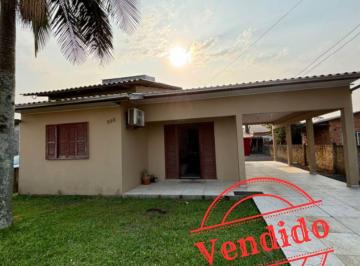 Casa · 100m² · 3 Quartos · 1 Vaga · Venha morar no Centro - Zona Oeste de Balneário Arroio do Silva/SC, próximo de comércios locais, esc