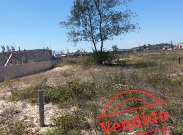 Terreno · 300m² · Terreno aterrado, bem localizado e de fácil acesso!