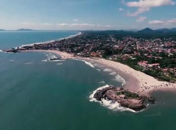 Foto 11 · Terreno à venda em Itapoá-SC, Bairro Barra do Saí, com 9.500.000,00 m² de área disponível.