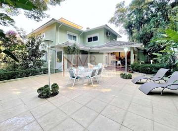 Casa · 553m² · 4 Quartos · 6 Vagas · Cond. Forest Hills - 4 suítes, paisagismo, impecável!