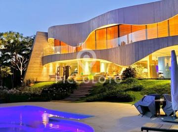 Casa · 1050m² · 5 Quartos · 4 Vagas · Sobrado à venda em Valinhos, Dois Córregos, com 5 suítes, com 1050 m², Village Sans Souci