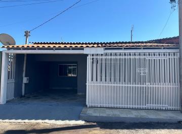 Casa de 3 quartos, Santa Maria · QR 208 - Vendo Casa de 3 quartos sendo 1 suíte, Aceita financiamento Bancário!