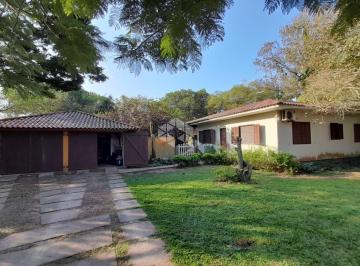 28 · Casa com 4 Dormitórios, incluindo Demi-Suíte - São João do Rio Vermelho, Florianópolis/SC