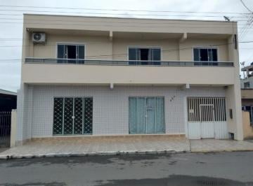 Casa · 200m² · 3 Quartos · 2 Vagas · Excelente casa em Camboriú, no bairro monte alegre!