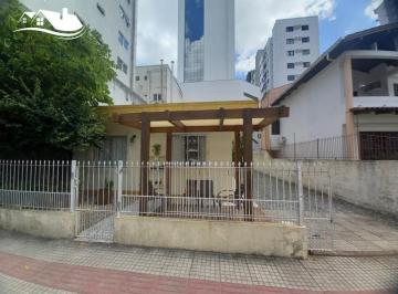 Casa · 410m² · 4 Quartos · 10 Vagas · Casa no Centro de Balneário Camboriú