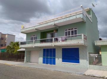 Casa · 200m² · 8 Quartos · 2 Vagas · CASA EM CAMBORIÚ.