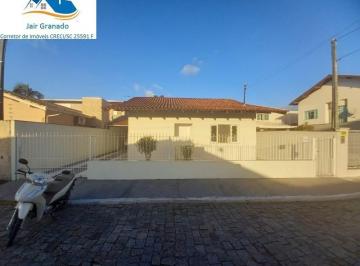 Casa · 75m² · 2 Quartos · 3 Vagas · Linda Casa no Centro de Camboriú amplo terreno 12x25m 3 vagas de garagem