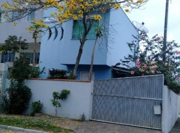 Casa · 65m² · 2 Quartos · 1 Vaga · Sobrado no Centro de Camboriú com 02 suítes