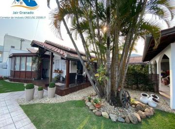 Casa · 373m² · 5 Quartos · 4 Vagas · Duas casas no terreno em Balneário Camboriú no bairro dos Estados