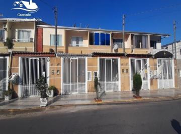 Casa · 70m² · 2 Quartos · 1 Vaga · Sobrado semi-mobiliado no Centro de Camboriú, ótima localização próximo a câmara de vereadores