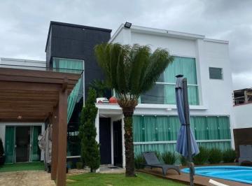 Casa · 241m² · 4 Quartos · 3 Vagas · Casa mobiliada no Centro de Camboriú