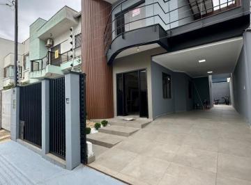 Casa · 135m² · 3 Quartos · 2 Vagas · Sobrado no Centro de Balneário Camboriú