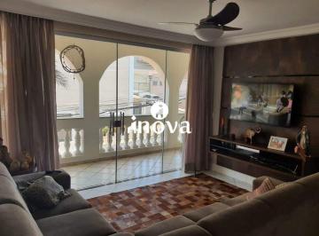 Casa · 207m² · 3 Quartos · 2 Vagas · Casa à venda, 3 quartos, 2 suítes, 2 vagas, Irmãos Soares - Uberaba/MG