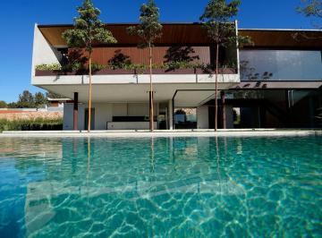 Piscina · CASA NOVA DE ALTO PADRÃO NO CONDOMÍNIO QUINTA DA BARONEZA