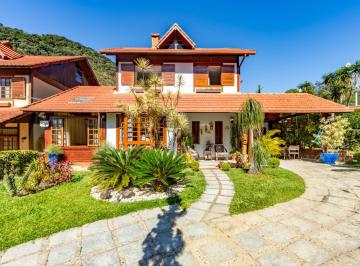 Casa · 250m² · 4 Quartos · 2 Vagas · Casa com 4 quartos em condomínio na Granja Guarani, Teresópolis.