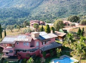34b670eedfb8f1bcdb23b90a6aff35742a4da0ce · Ampla residência com 3 suítes mais casa de hóspedes à venda em Atibaia/SP - CA5642