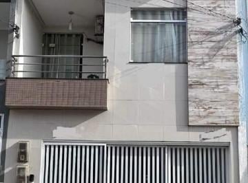 Casa · 138m² · 5 Quartos · 2 Vagas · EXCELENTE SOBRADO PARA VENDER COM 05 QUARTOS 03 SUÍTES NO CENTRO EM ITABAIANA