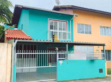Casa · 88m² · 2 Quartos · 3 Vagas · Sobrado Geminado em Bombas, Bombinhas/SC